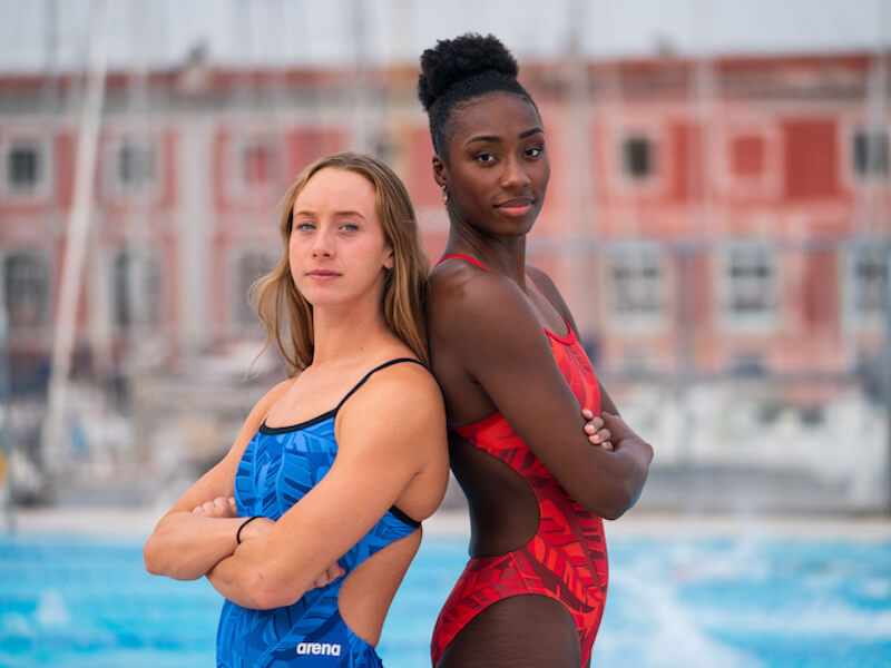 Breaststroke kick: 2 swimmers standing back to back