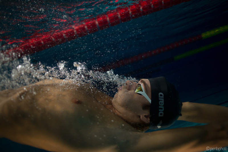 Hypoxic training: swimmer breathing underwater