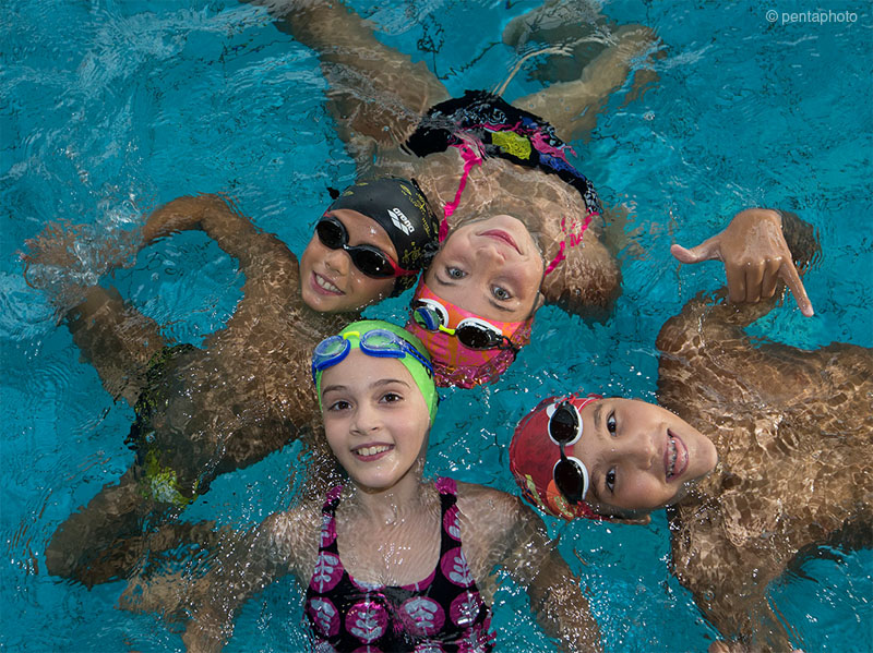 Como vestir a nuestros bebes y niños/as a la hora de ir a la piscina – El  rincón del Nadador