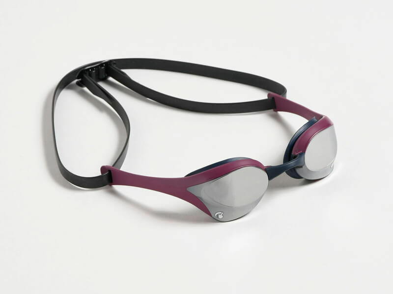 How to choose swimming goggles: purple goggles