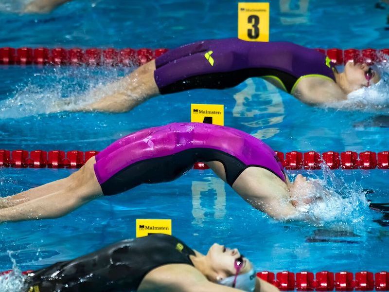 Backstroke start drills: swimmers doing the backstroke