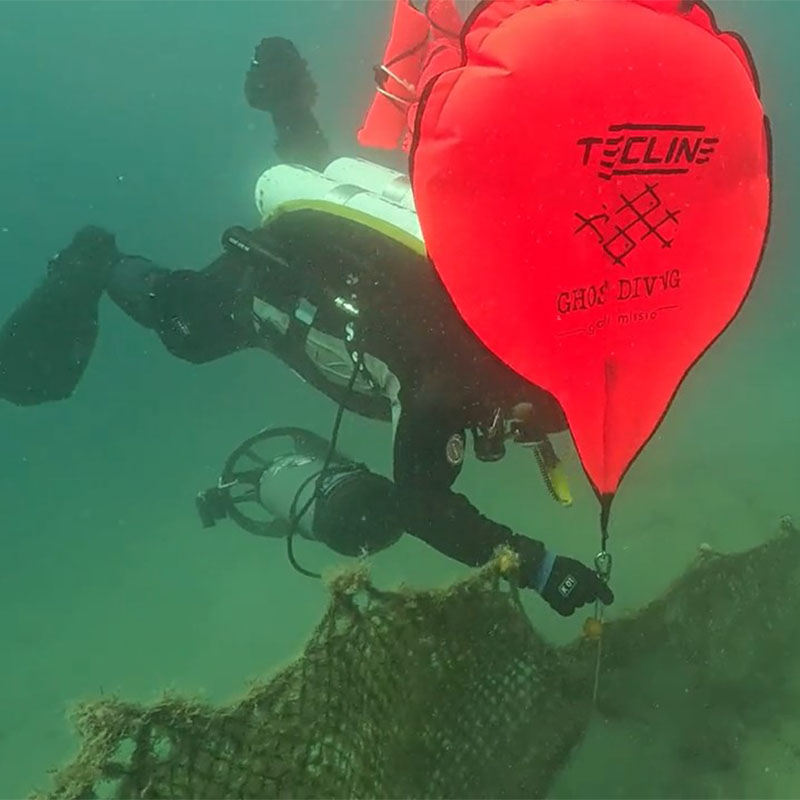 a volunteer diver from Ghost Diving swimming underwater